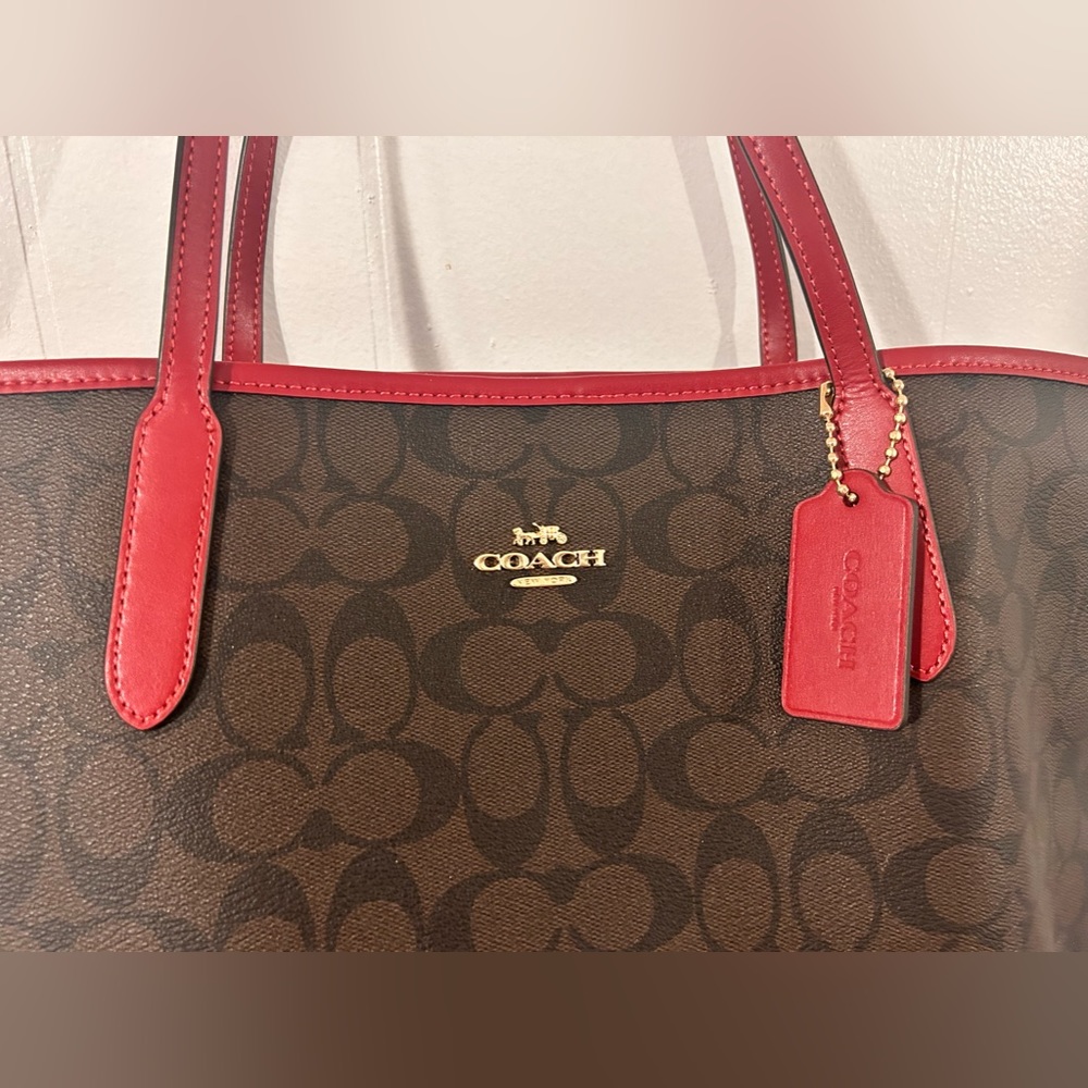 Coach  City Tote In Signature Canvas Brown 1941 Red
Signature coated canvas.